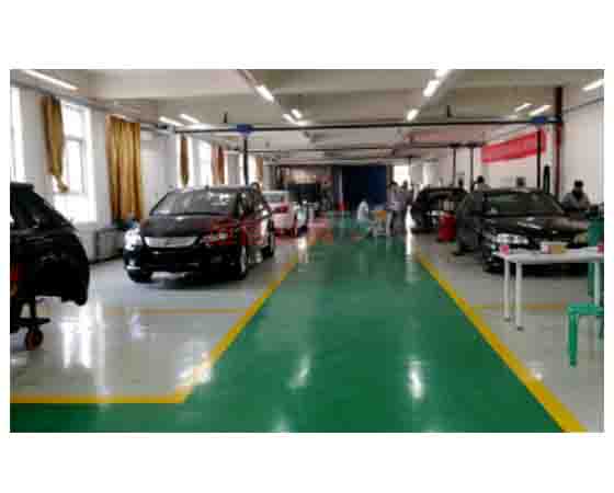 汽車檢測與維修技術(shù)專用實訓室教學.jpg